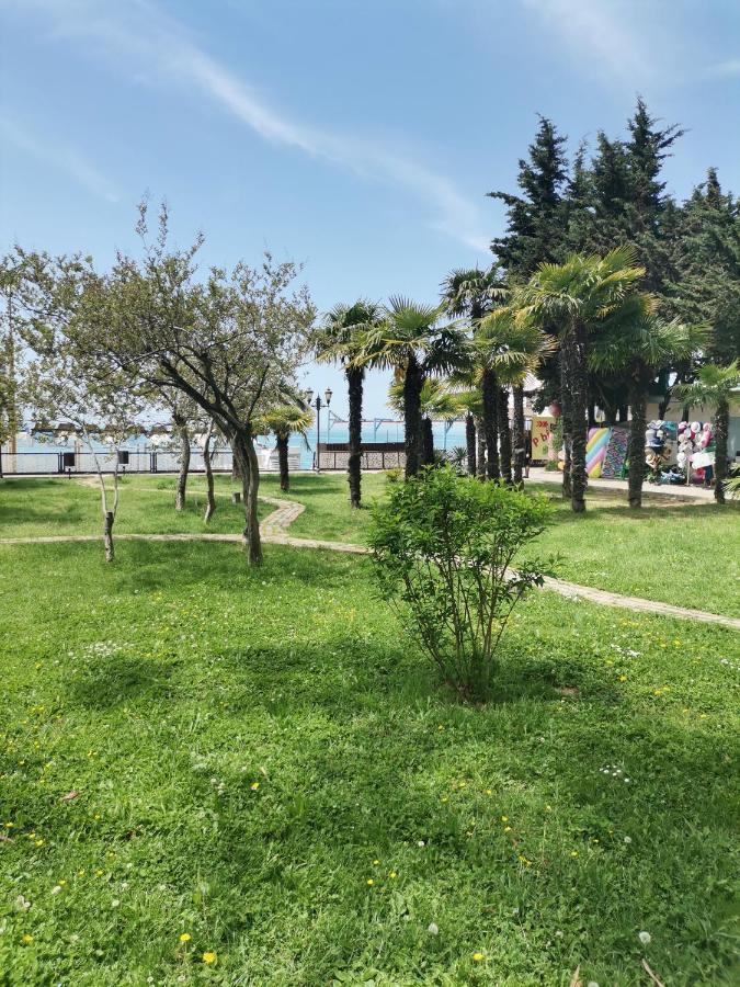 Гостевой Дом В Гаграх"Море Солнца" Экстерьер фото