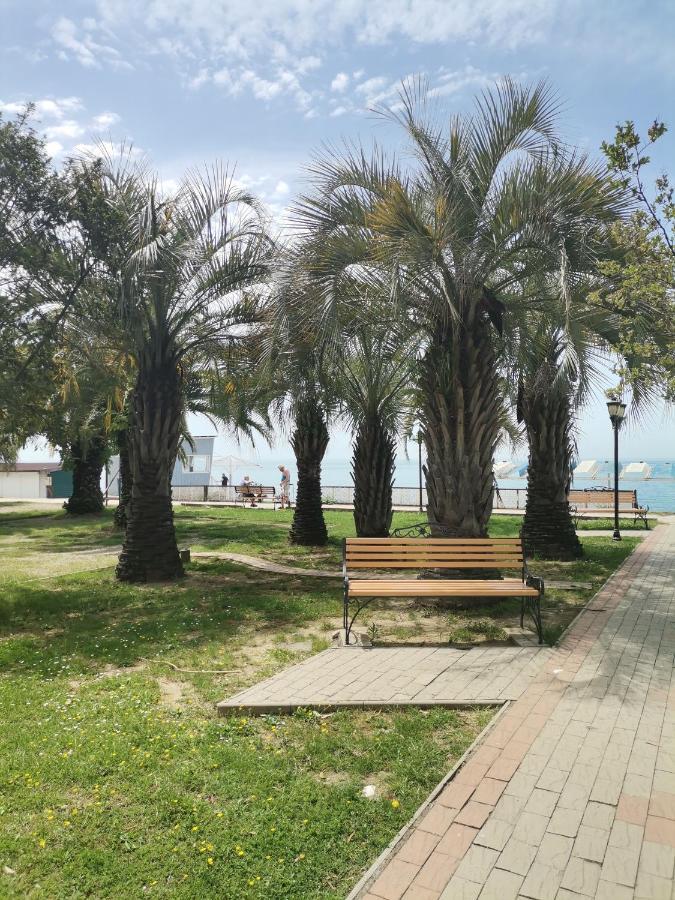 Гостевой Дом В Гаграх"Море Солнца" Экстерьер фото